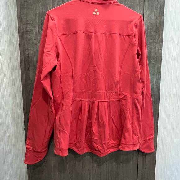 Cute Reebok lightweight soft jacket with fun back detail. - Picture 2 of 4